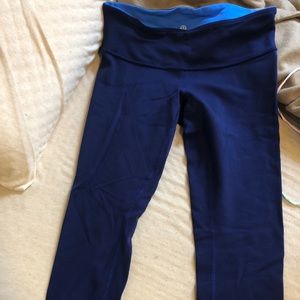 Lulu navy blue crop leggings